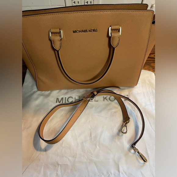 Michael Kors Selma Satchel - Picture 2 of 4